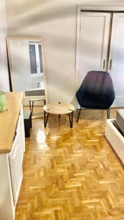 Economy Shared Apartment D In Central เอเธนส์ ภายนอก รูปภาพ